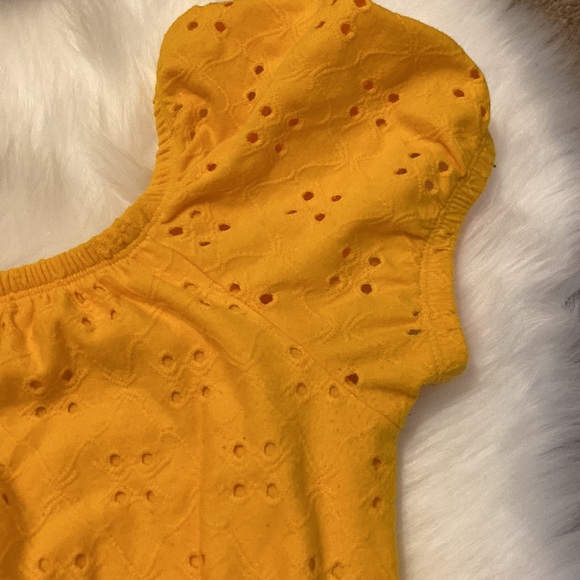 3 for $15 🌸Cute crop top - Picture 6 of 7